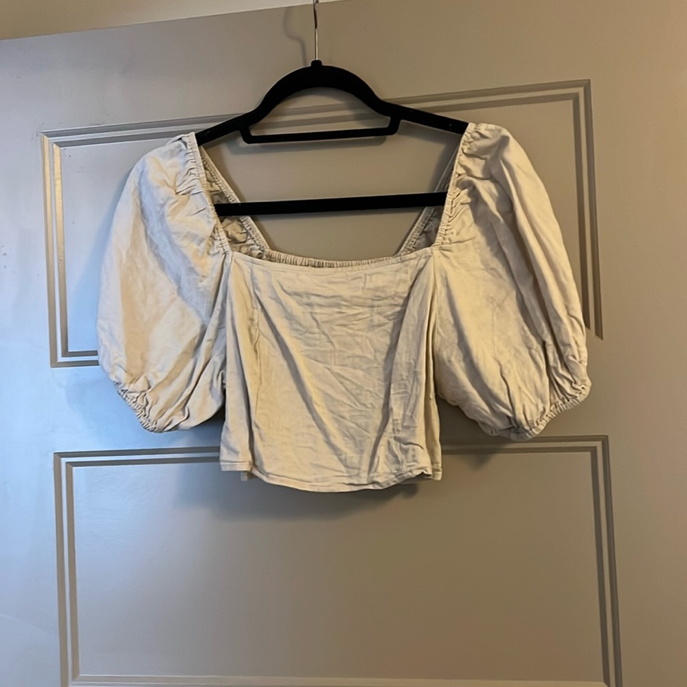 (Make a reasonable offer and it’s yours) 
Cute crop top from Cotton On.